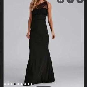Tulle Black One-Shoulder Gown